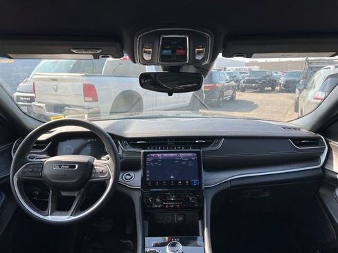 Used 2024 Jeep Grand Cherokee Limited image 10