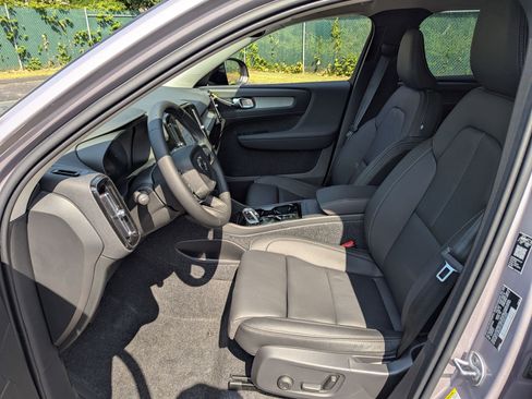 New 2026 Volvo XC40 B5 Plus w/ Climate Package image 8