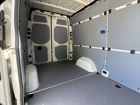 Used 2025 Mercedes-Benz Sprinter 2500 image 24