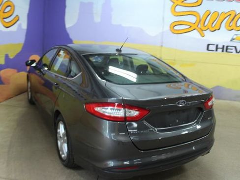 Used 2016 Ford Fusion SE FWD image 5