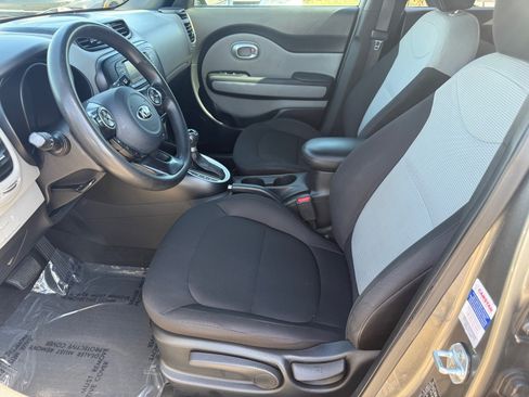 Used 2019 Kia Soul FWD image 11