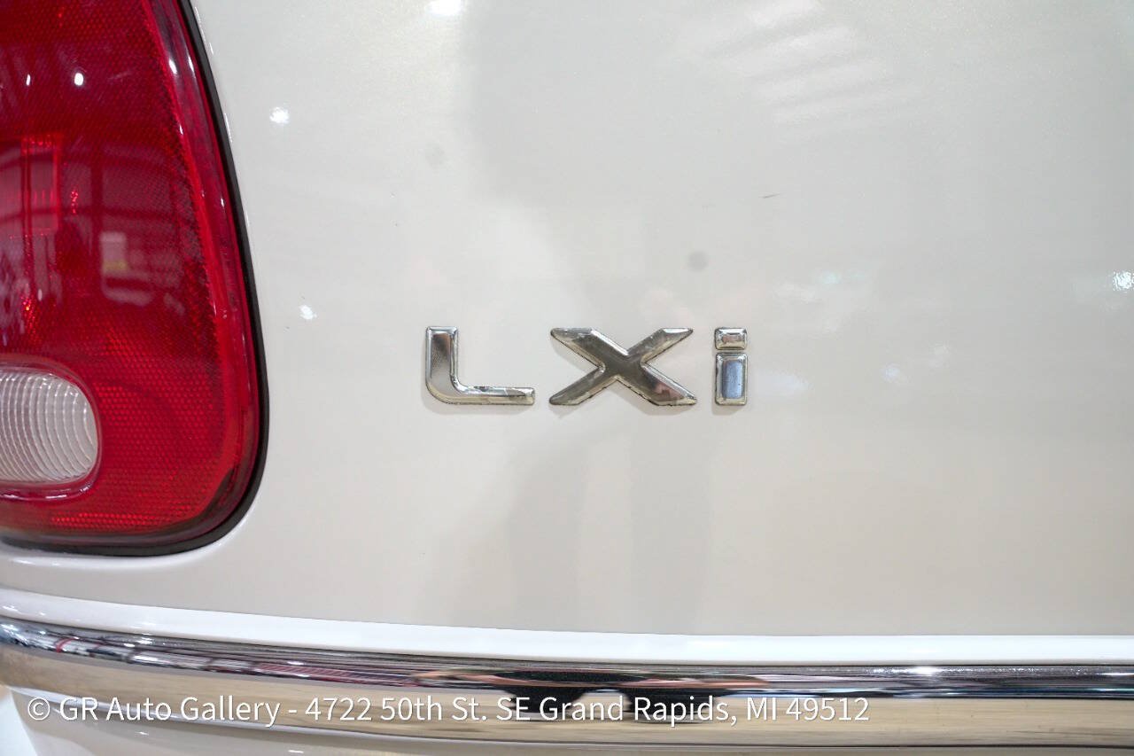 Used 1997 Chrysler Town & Country LXi FWD image 25