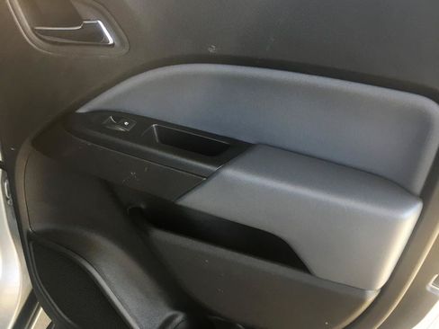Used 2017 Chevrolet Colorado Z71 AWD/4WD image 16