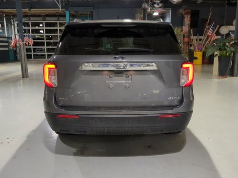 Used 2022 Ford Explorer XLT image 9
