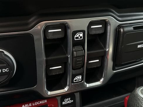 Used 2020 Jeep Gladiator Mojave w/ Cold Weather Group image 22