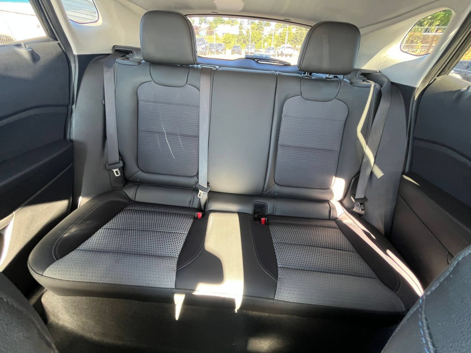 Used 2025 Chevrolet Trax LT FWD image 38