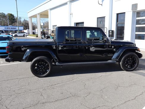 Used 2022 Jeep Gladiator Overland image 11