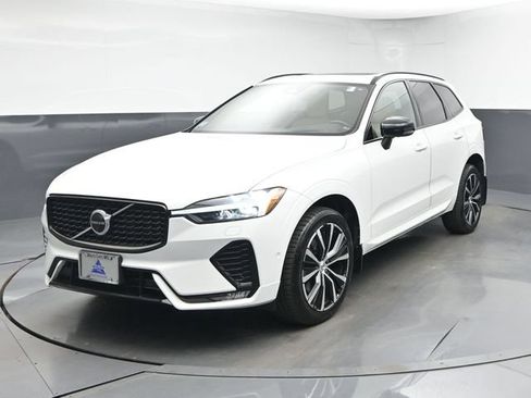 Used 2023 Volvo XC60 B6 Ultimate w/ Protection Package Premier AWD/4WD image 3