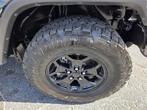 Certified 2022 Jeep Gladiator Sport image 21