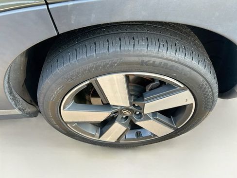 Used 2025 Hyundai Santa Fe Limited AWD/4WD image 9