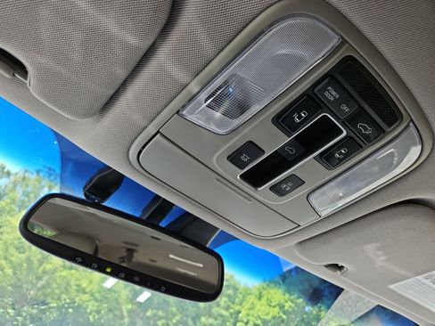 Used 2020 Kia Sedona SX FWD image 30
