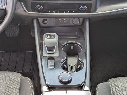 Used 2025 Nissan Rogue SV image 21