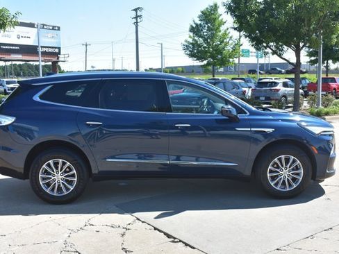 Used 2024 Buick Enclave Essence FWD image 4