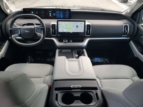 Certified 2025 Ford Expedition Max Platinum image 16