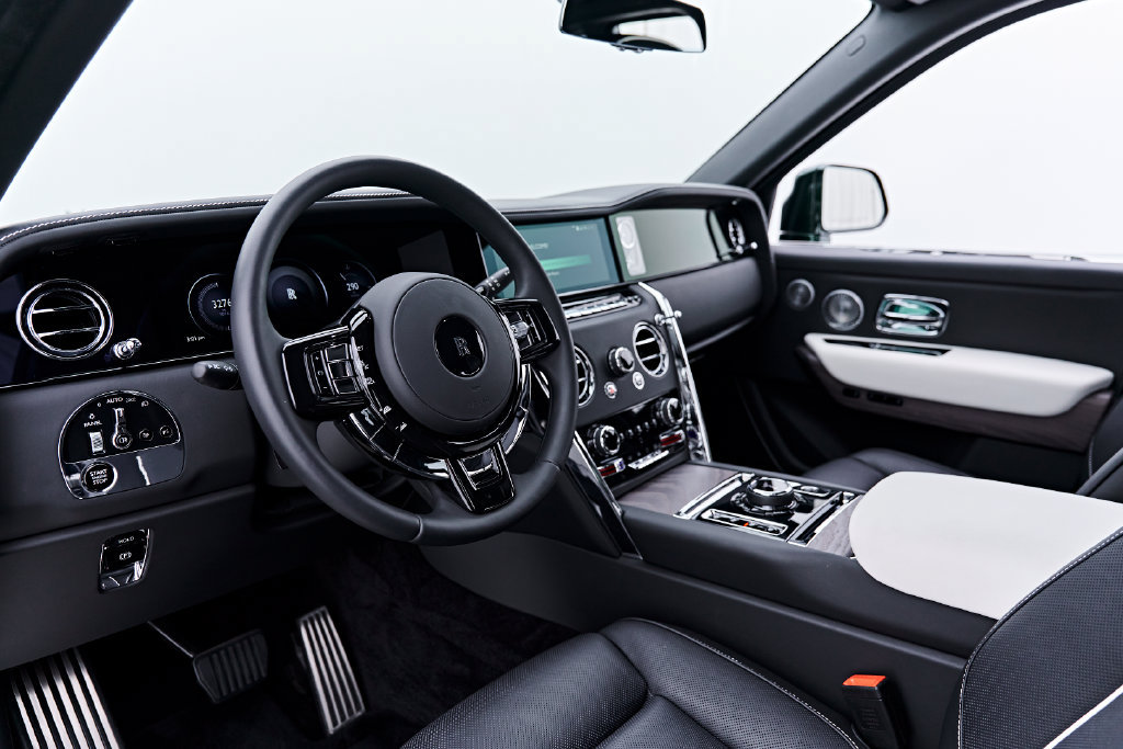 Used 2026 Rolls-Royce Cullinan w/ Cullinan Package AWD/4WD image 2
