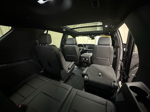 Used 2024 GMC Yukon Denali image 11