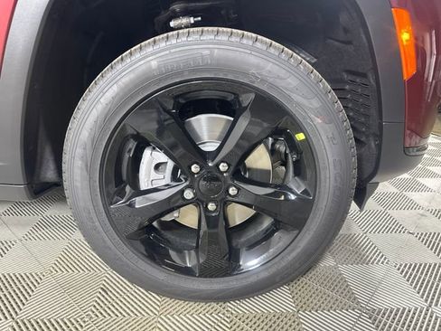 New 2025 Jeep Grand Cherokee L Limited w/ Black Appearance Package image 6