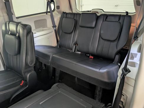 Used 2017 Dodge Grand Caravan Crew FWD image 15