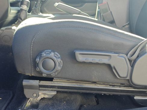 Used 2020 Jeep Wrangler Sport image 11