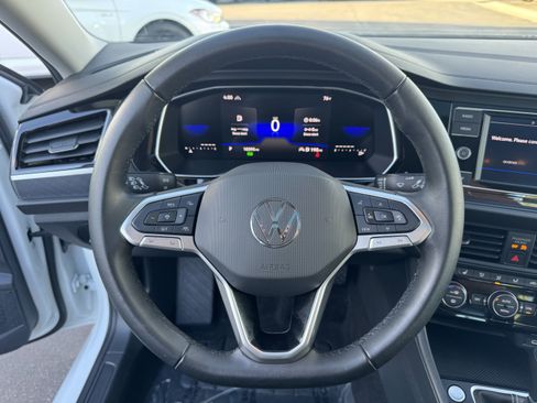 Used 2024 Volkswagen Jetta SE w/ Panoramic Sunroof Package image 20