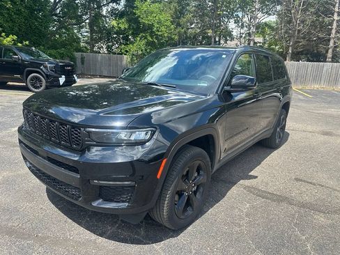 Used 2024 Jeep Grand Cherokee L Limited w/ Black Appearance Package AWD/4WD image 5