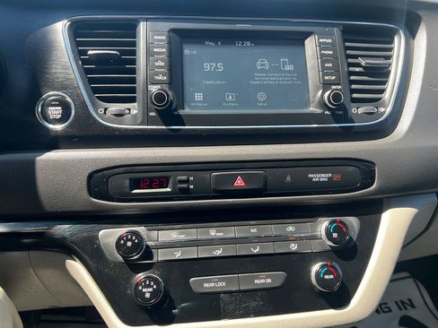 Used 2017 Kia Sedona LX w/ LX Essentials Premium Package FWD image 25