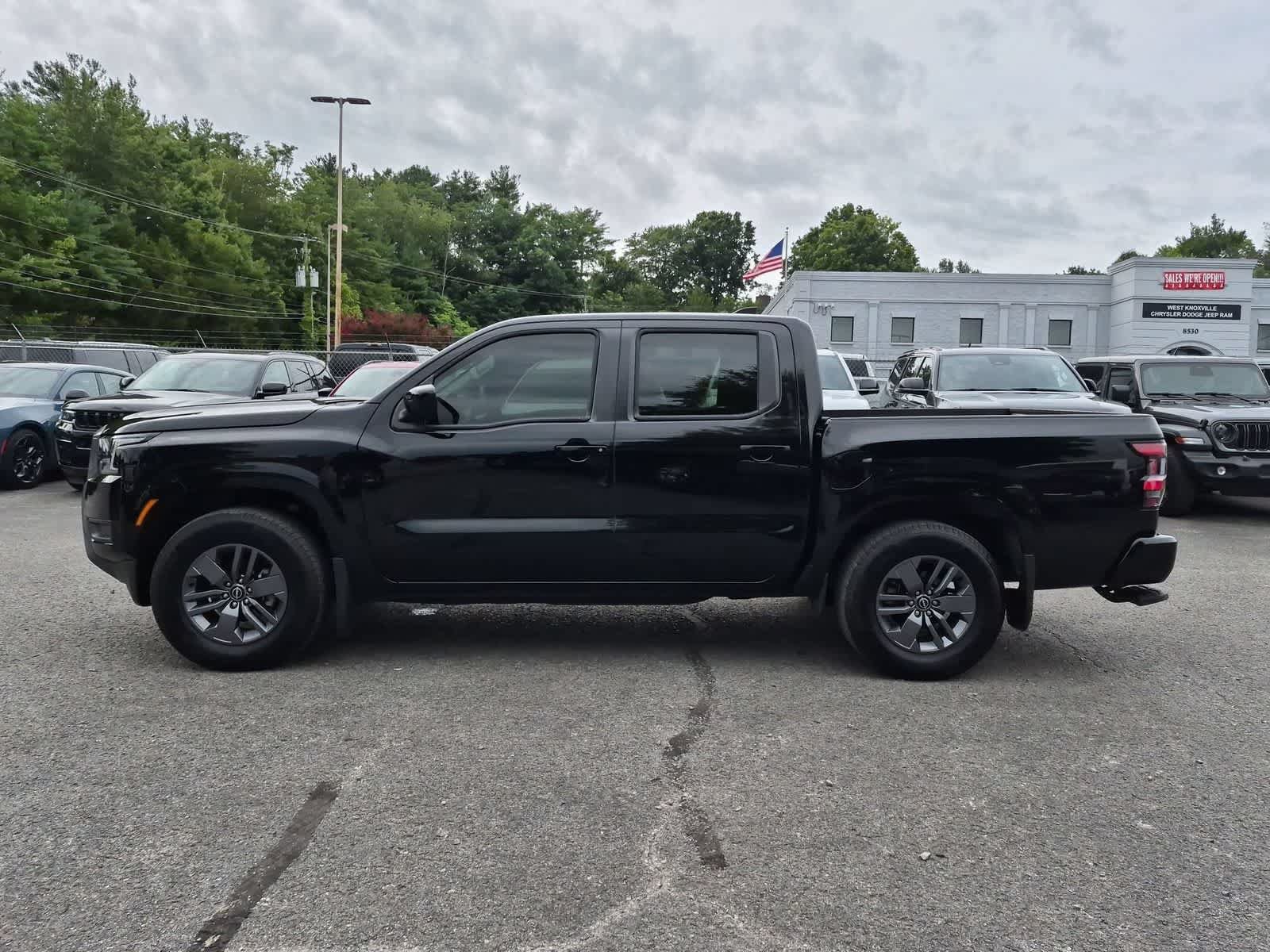 Used 2025 Nissan Frontier SV w/ Tow Package RWD image 3