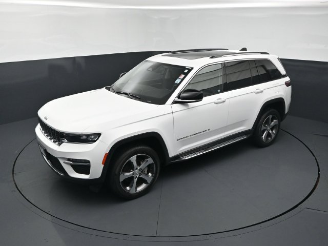 Used 2023 Jeep Grand Cherokee Limited AWD/4WD image 14
