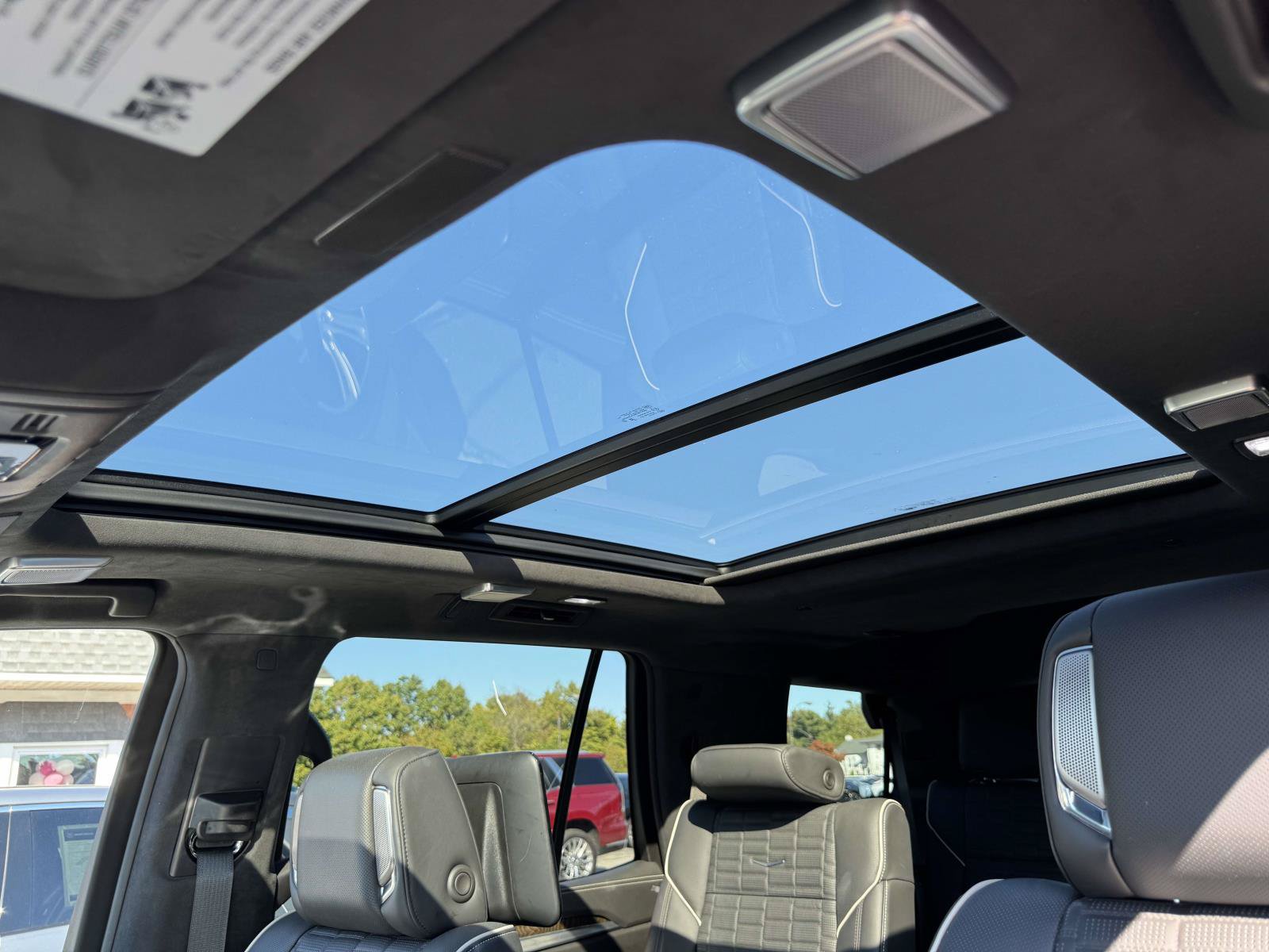 Used 2025 Cadillac Escalade Sport Platinum w/ LPO, ONYX Package AWD/4WD image 18