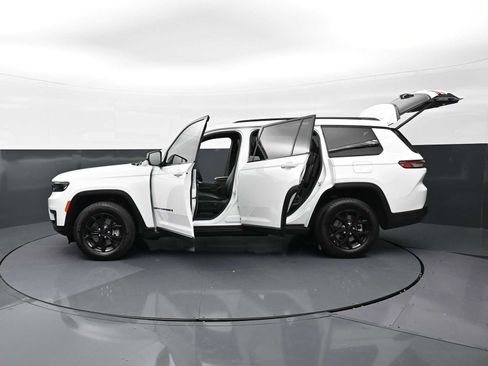 Used 2024 Jeep Grand Cherokee L Laredo RWD image 37