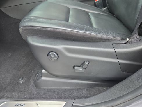 Used 2021 Jeep Grand Cherokee Limited AWD/4WD image 12