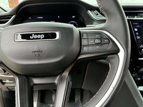 Used 2023 Jeep Grand Cherokee L Laredo image 24