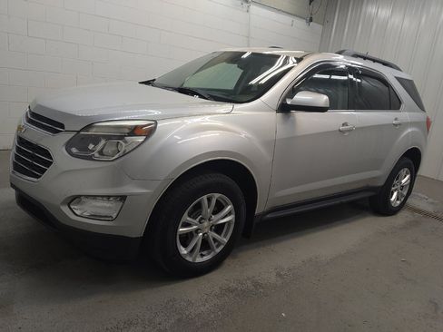 Used 2017 Chevrolet Equinox LT w/ Convenience Package FWD image 2