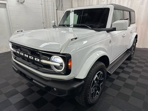 Used 2025 Ford Bronco Outer Banks AWD/4WD image 4