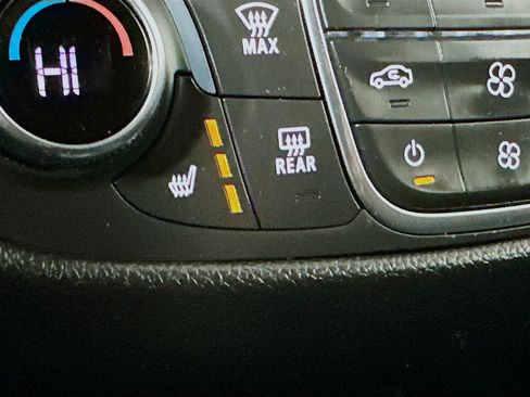 Used 2020 Chevrolet Equinox LT image 19