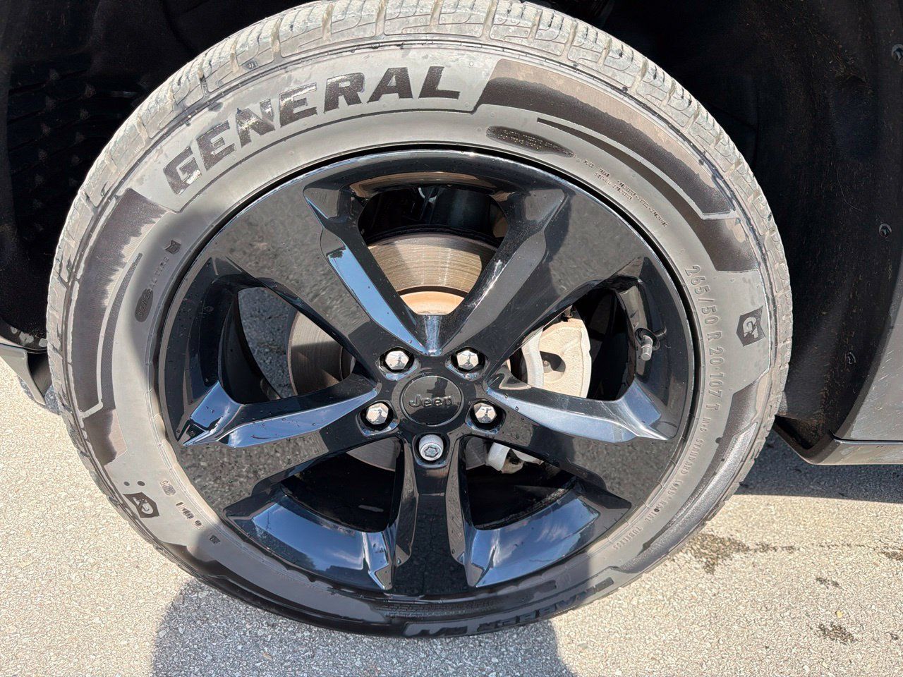 Used 2023 Jeep Grand Cherokee Altitude AWD/4WD image 24