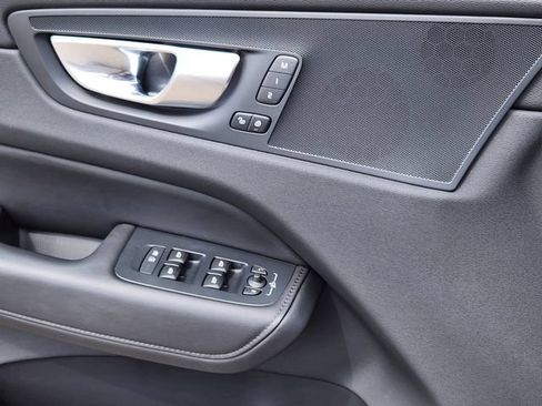 Certified 2025 Volvo XC60 B5 Plus AWD/4WD image 10