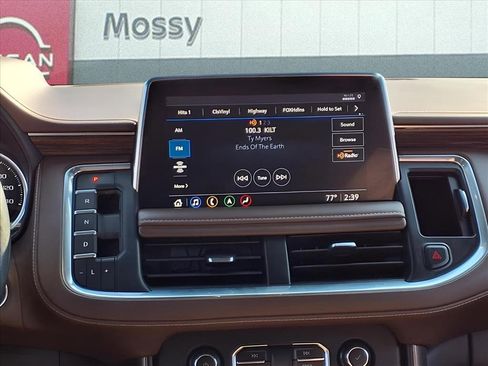 Used 2021 Chevrolet Suburban High Country w/ Premium Package image 17