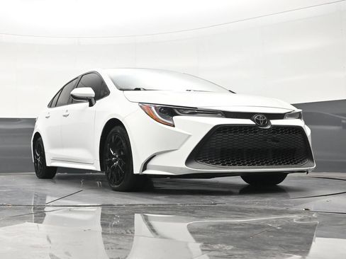 Used 2021 Toyota Corolla LE FWD image 26