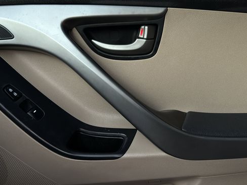 Used 2015 Hyundai Elantra SE image 35