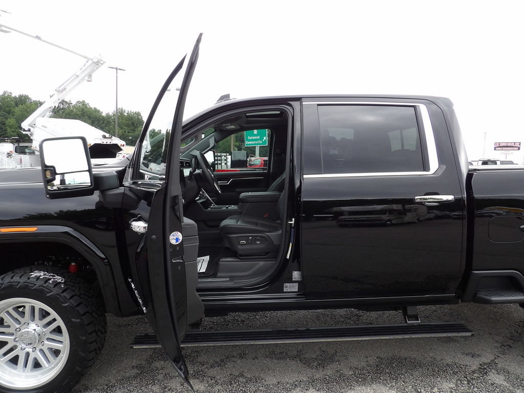 Used 2025 GMC Sierra 3500 Denali w/ Denali Reserve Package AWD/4WD image 13