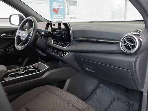 Used 2026 Chevrolet Equinox LT FWD image 40