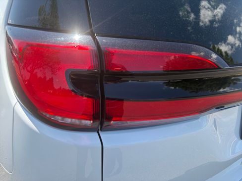 Used 2024 Chrysler Pacifica Touring-L FWD image 34