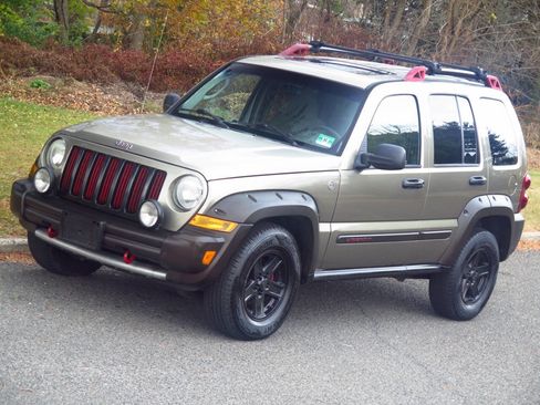 Used 2005 Jeep Liberty Renegade image 28