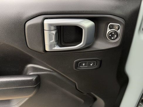 Used 2024 Jeep Wrangler Unlimited Rubicon AWD/4WD image 26