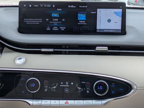 Certified 2023 Genesis GV70 2.5T AWD/4WD image 17