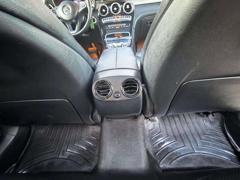 Used 2017 Mercedes-Benz GLC 300 4MATIC image 27