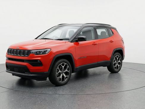 Used 2025 Jeep Compass Limited AWD/4WD image 3