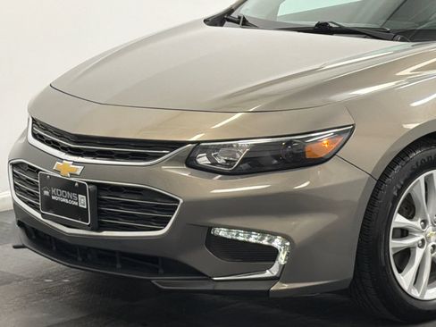 Used 2018 Chevrolet Malibu LT FWD image 2