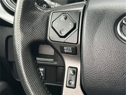 Used 2017 Toyota Tacoma TRD Sport w/ Tow Package (A/T) AWD/4WD image 20